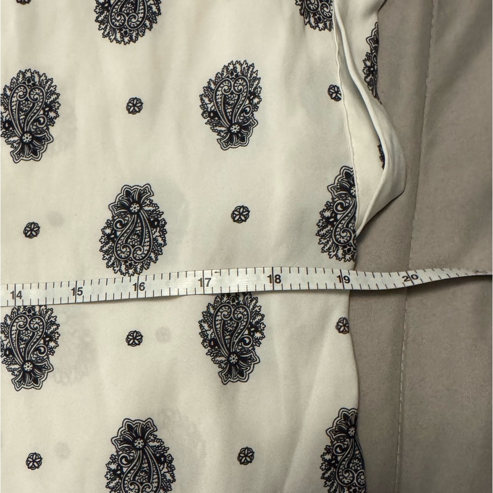 Express v-neck blouse with pretty pink trim, blouse is white with black design. - Picture 5 of 9